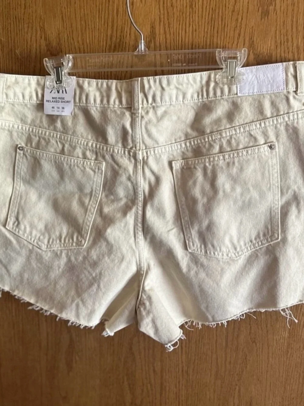 ZARA mid rise relaxed Cream Frayed-Hem Denim Short